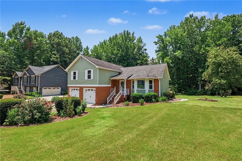 3 bedroom, 3 bathroom, 1,886 sq ft single family residence for sale at 2019 Amherst Lane, Conyers, GA 30094 — photo 2