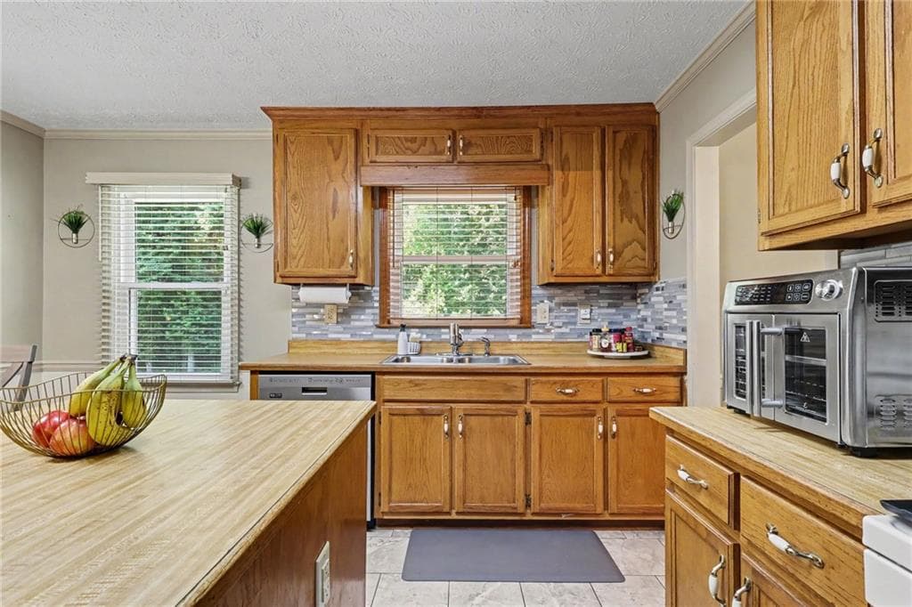 3 bedroom, 3 bathroom, 1,886 sq ft single family residence for sale at 2019 Amherst Lane, Conyers, GA 30094 — photo 9