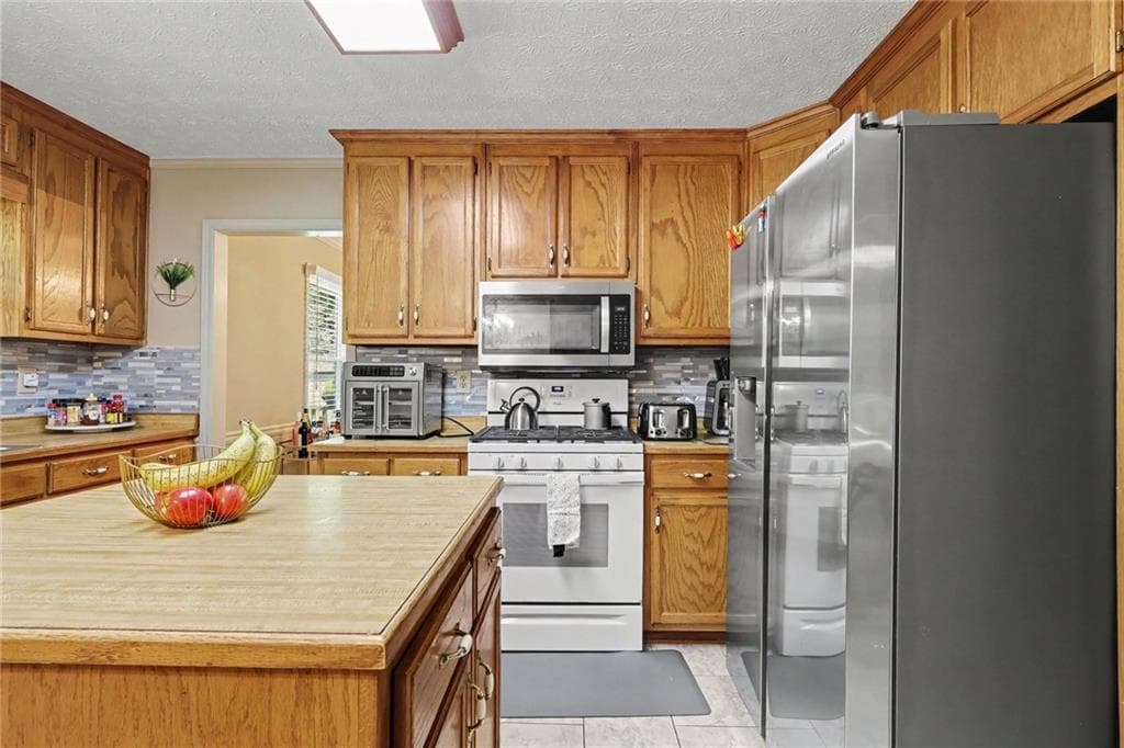 3 bedroom, 3 bathroom, 1,886 sq ft single family residence for sale at 2019 Amherst Lane, Conyers, GA 30094 — photo 10