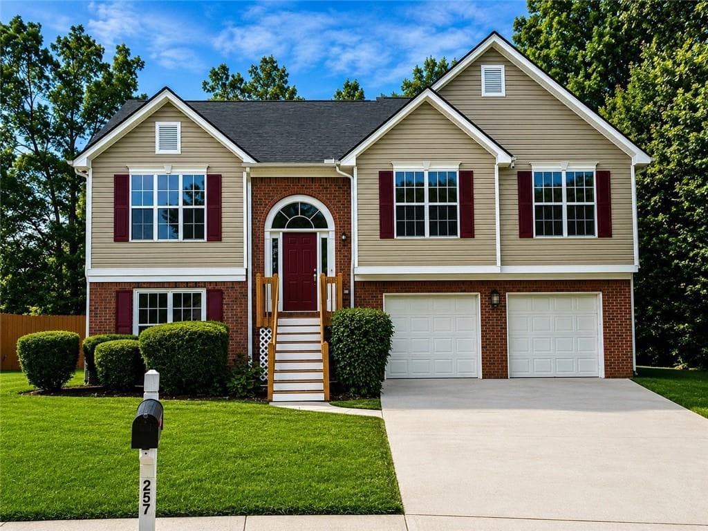 4 bedroom, 3 bathroom, 2,199 sq ft single family residence for rent at 2575 Hamilton Chase Run, Buford, GA 30519 for $2,250 a month — photo 1 of 33