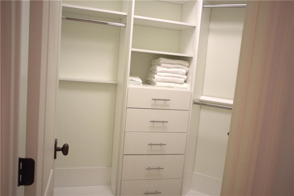 6 bedroom, 8 bathroom, 7,990 sq ft single family residence for sale at 841 Camden Park Court, Atlanta, GA 30342 — photo 9