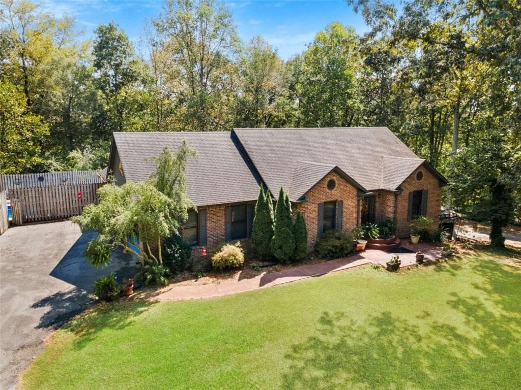 3 bedroom, 2 bathroom, 2,471 sq ft single family residence for sale at 422 Ridgewood Circle, Summerville, GA 30747