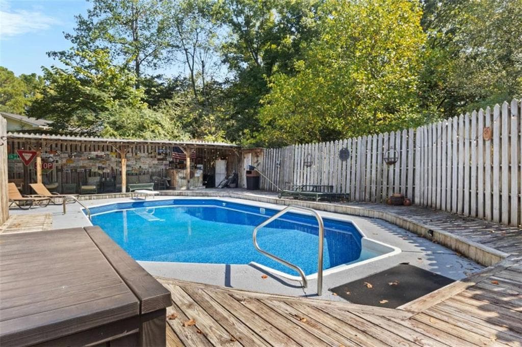 3 bedroom, 2 bathroom, 2,471 sq ft single family residence for sale at 422 Ridgewood Circle, Summerville, GA 30747 — photo 3