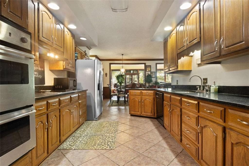 3 bedroom, 2 bathroom, 2,471 sq ft single family residence for sale at 422 Ridgewood Circle, Summerville, GA 30747 — photo 4