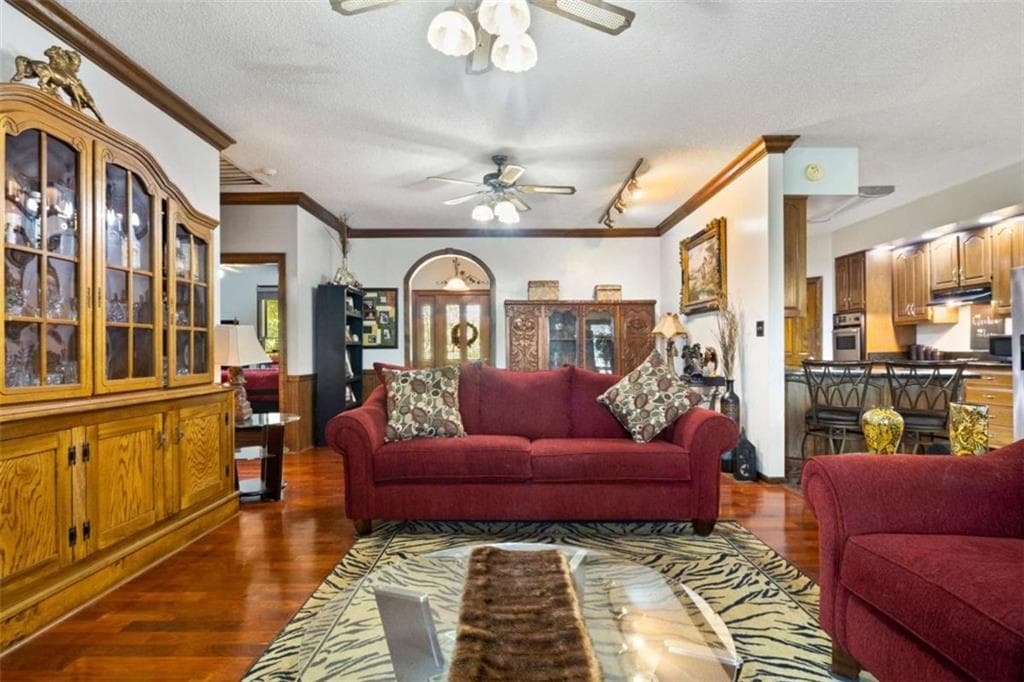 3 bedroom, 2 bathroom, 2,471 sq ft single family residence for sale at 422 Ridgewood Circle, Summerville, GA 30747 — photo 6
