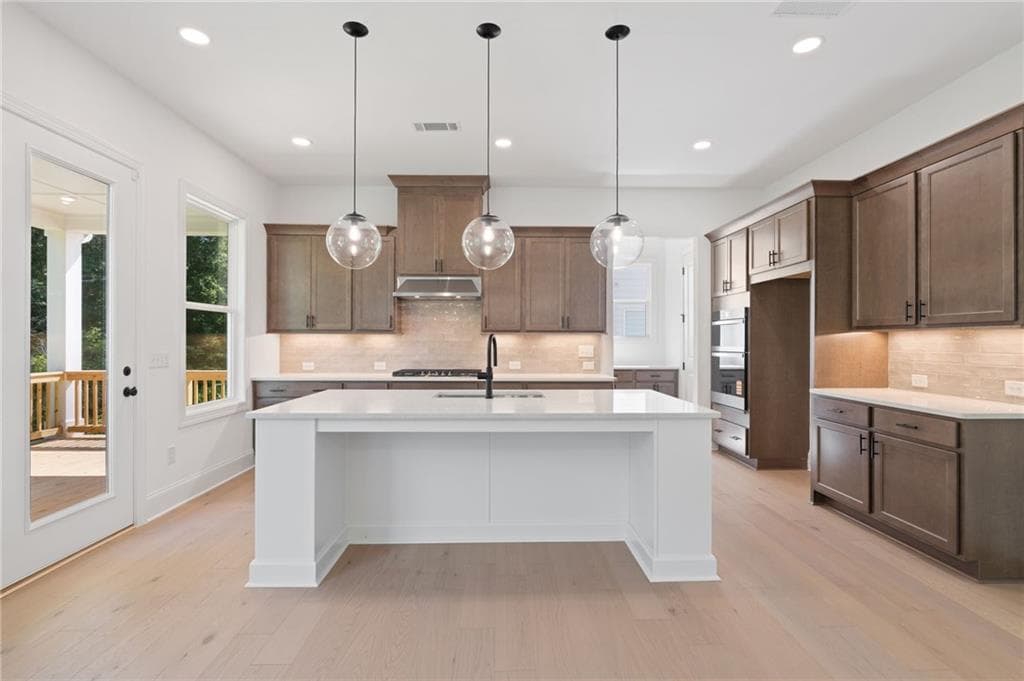 5 bedroom, 5 bathroom, 3,425 sq ft single family residence under contract at 4770 Crestline View Road, Cumming, GA 30028 — photo 3