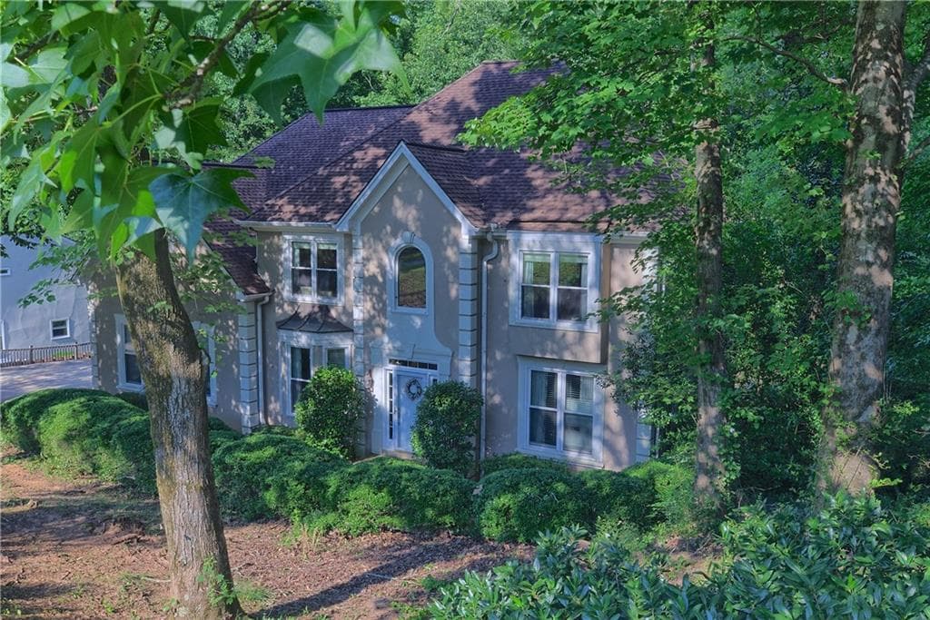 6 bedroom, 5 bathroom, 3,572 sq ft single family residence for rent at 12105 Wexford Overlook, Roswell, GA 30075 for $4,500 a month — photo 2
