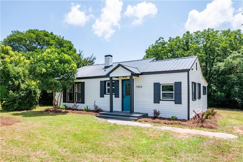 3 bedroom, 2 bathroom, 1,261 sq ft single family residence for sale at 1404 N Forest Avenue, Hartwell, GA 30643