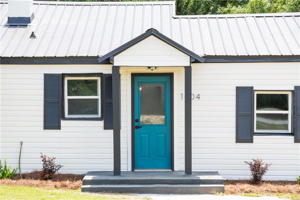 3 bedroom, 2 bathroom, 1,261 sq ft single family residence for sale at 1404 N Forest Avenue, Hartwell, GA 30643 — photo 2