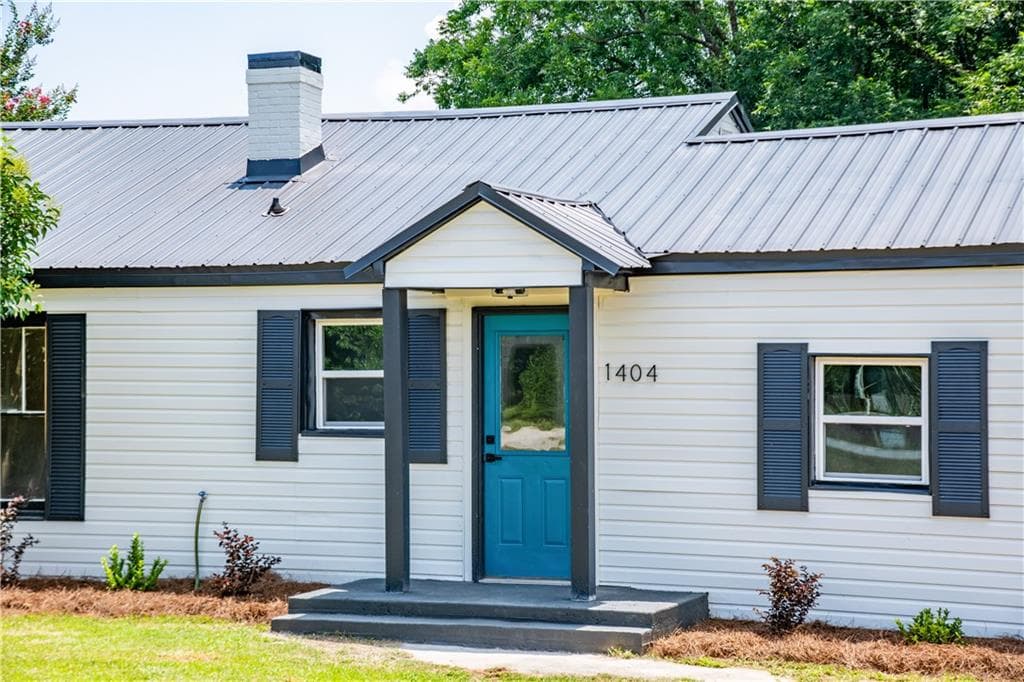 3 bedroom, 2 bathroom, 1,261 sq ft single family residence for sale at 1404 N Forest Avenue, Hartwell, GA 30643 — photo 3