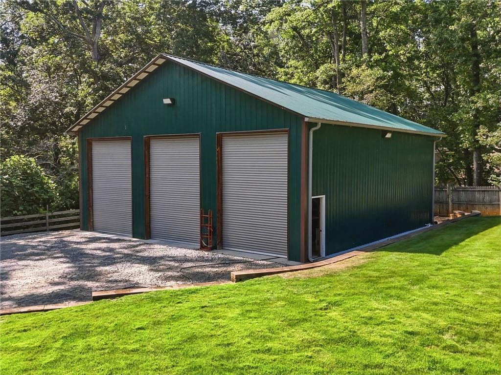 2 bedroom, 2 bathroom, 1,470 sq ft single family residence for sale at 1860 W Elmwood Drive, Acworth, GA 30102 — photo 3