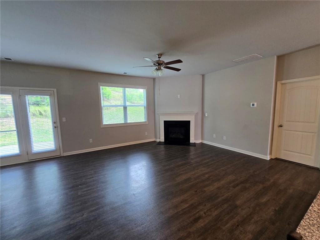 4 bedroom, 3 bathroom, 2,709 sq ft single family residence for rent at 121 Valimar Drive, Braselton, GA 30517 for $2,300 a month — photo 4