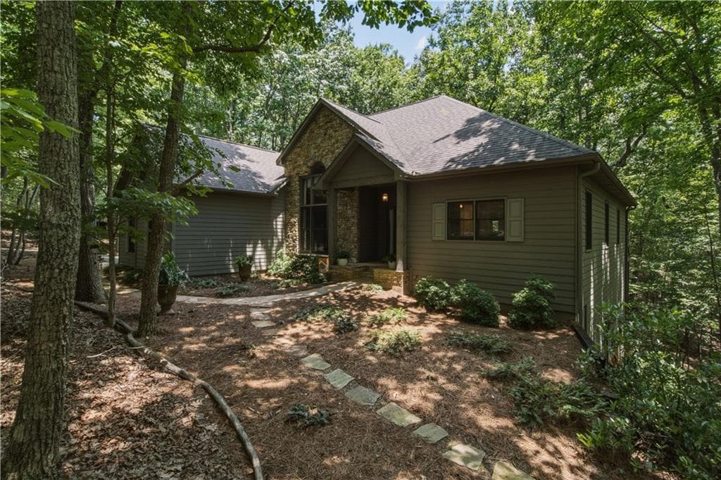 5 bedroom, 3 bathroom, 3,936 sq ft single family residence under contract at 7 Summit Drive, Jasper, GA 30143