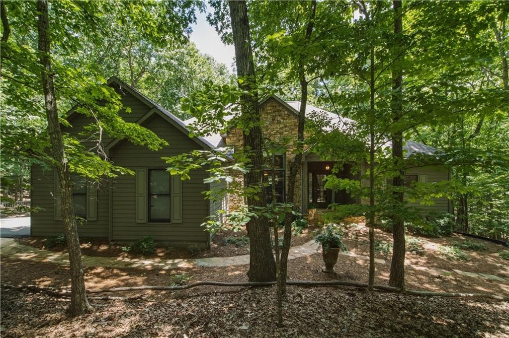 5 bedroom, 3 bathroom, 3,936 sq ft single family residence under contract at 7 Summit Drive, Jasper, GA 30143 — photo 2
