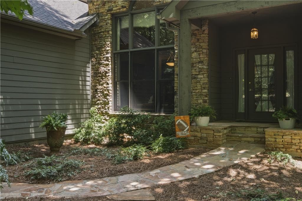 5 bedroom, 3 bathroom, 3,936 sq ft single family residence under contract at 7 Summit Drive, Jasper, GA 30143 — photo 3