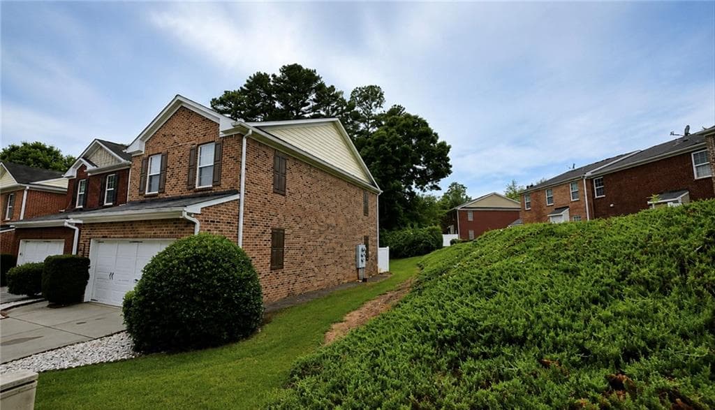 3 bedroom, 3 bathroom, 2,114 sq ft townhouse for sale at 192 Bellewood Oak Drive, Tucker, GA 30084 — photo 2