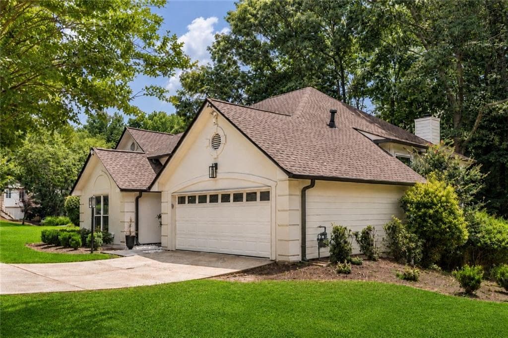 4 bedroom, 3 bathroom, 2,660 sq ft single family residence for sale at 105 River Terrace Point, Roswell, GA 30076 — photo 3
