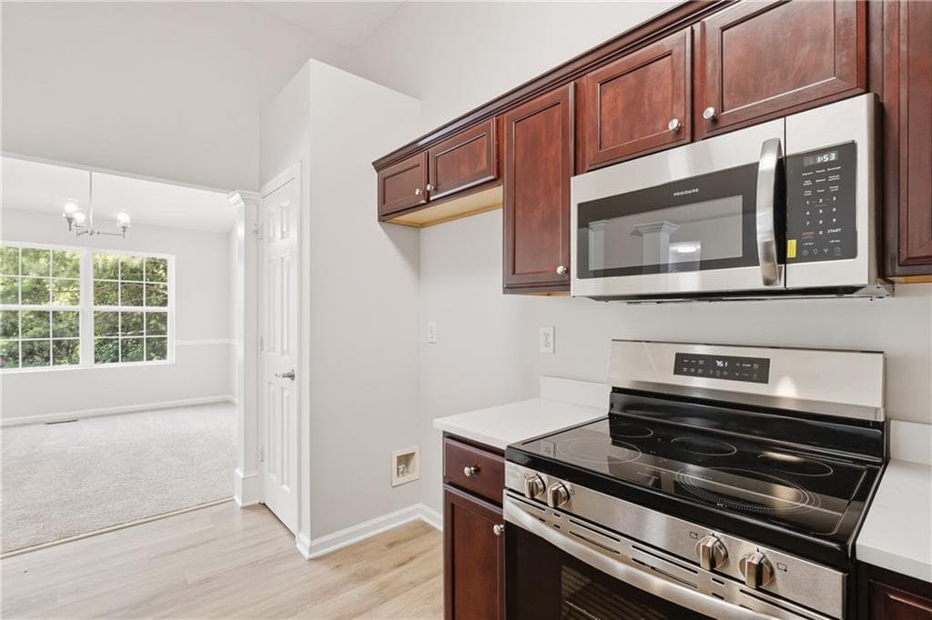 4 bedroom, 3 bathroom, 1,706 sq ft single family residence under contract at 549 Sycamore Drive, Jonesboro, GA 30238 — photo 7