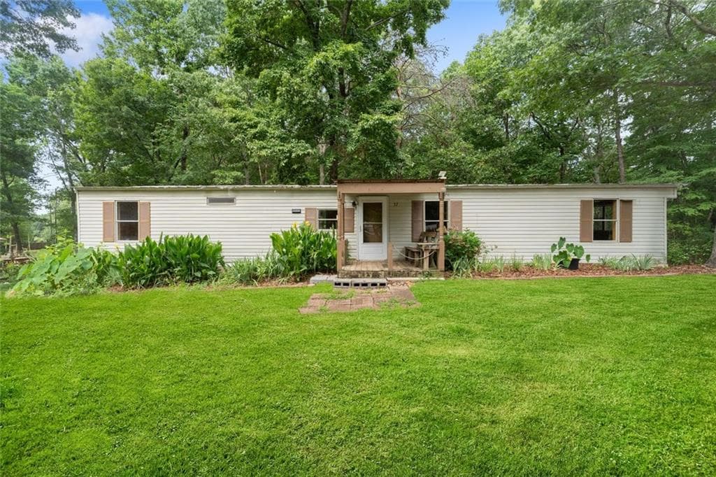 2 bedroom, 2 bathroom, 980 sq ft single family residence for sale at 37 Adrianne Lane, Dawsonville, GA 30534