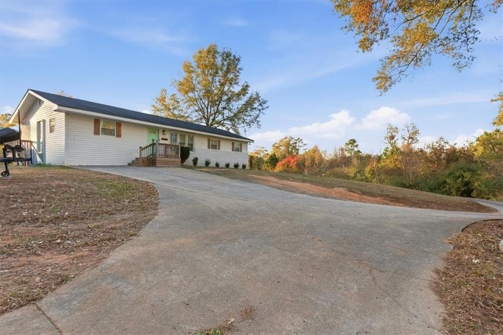 4 bedroom, 2 bathroom, 1,300 sq ft single family residence for sale at 121 Ripley Avenue, Adairsville, GA 30103 — photo 2