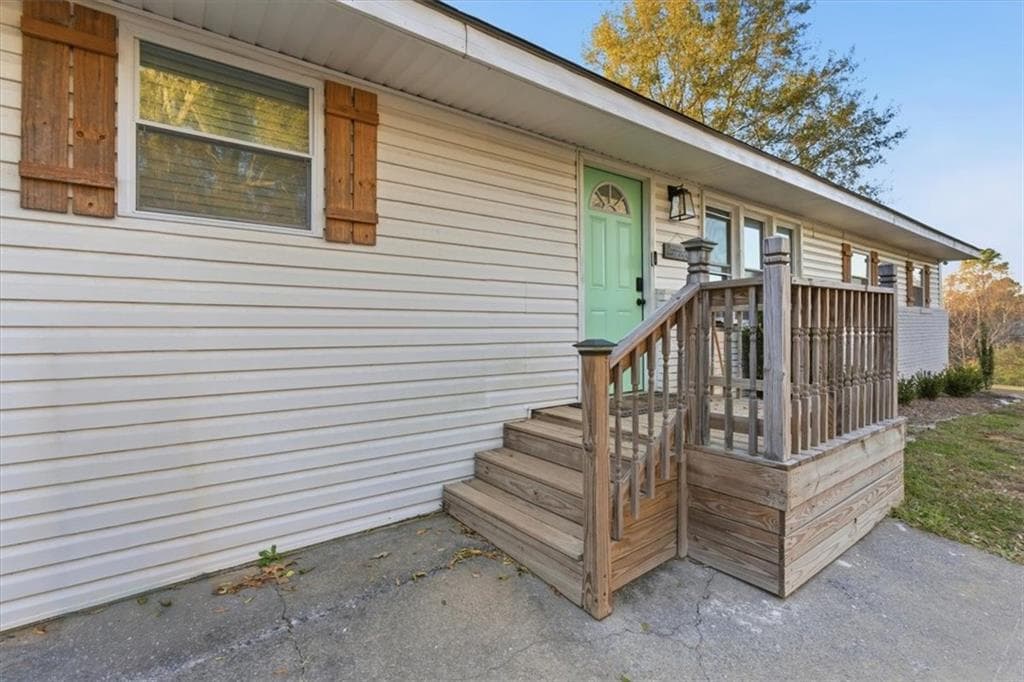 4 bedroom, 2 bathroom, 1,300 sq ft single family residence for sale at 121 Ripley Avenue, Adairsville, GA 30103 — photo 4