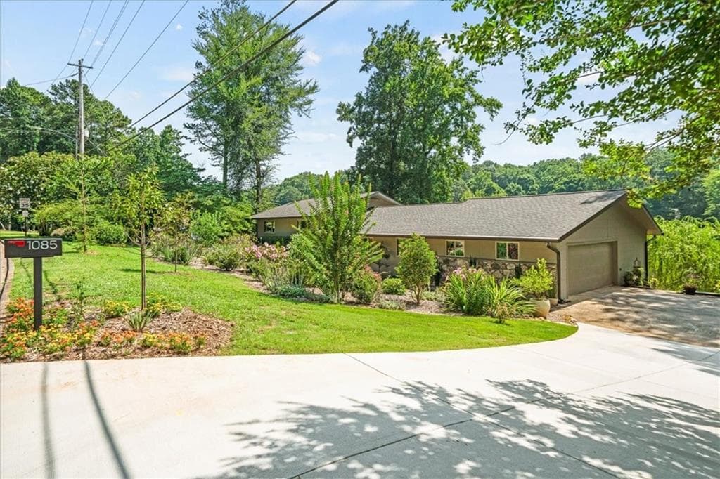 3 bedroom, 4 bathroom, 3,958 sq ft single family residence for sale at 1085 Lake Charles Drive, Roswell, GA 30075 — photo 7