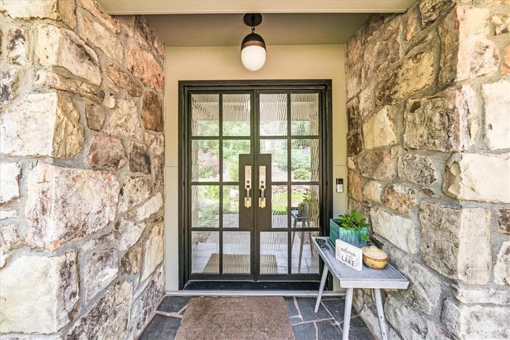 3 bedroom, 4 bathroom, 3,958 sq ft single family residence for sale at 1085 Lake Charles Drive, Roswell, GA 30075 — photo 8