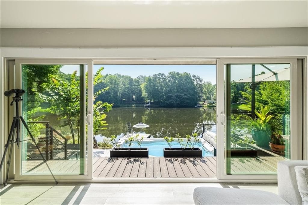 3 bedroom, 4 bathroom, 3,958 sq ft single family residence for sale at 1085 Lake Charles Drive, Roswell, GA 30075 — photo 3