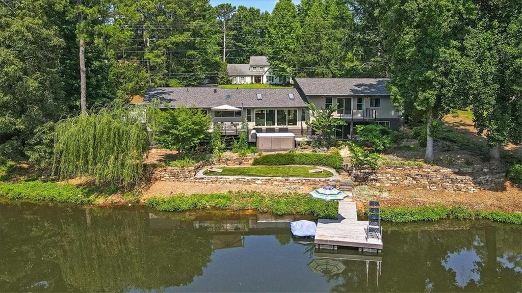 3 bedroom, 4 bathroom, 3,958 sq ft single family residence for sale at 1085 Lake Charles Drive, Roswell, GA 30075 — photo 4
