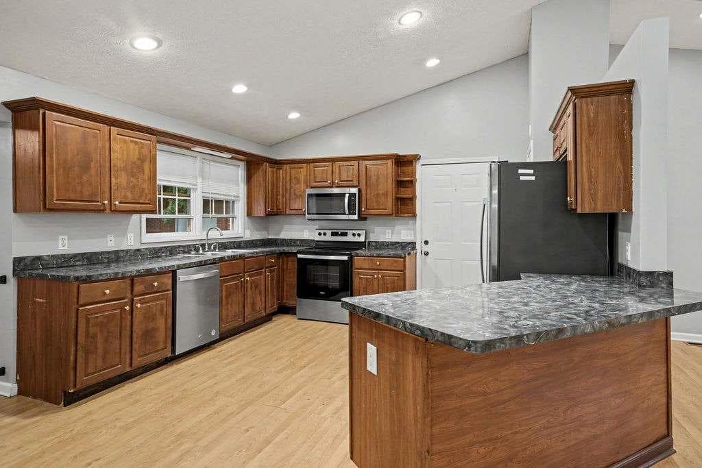 3 bedroom, 2 bathroom, 1,677 sq ft single family residence for sale at 413 Old Newnan Road, Carrollton, GA 30117 — photo 6