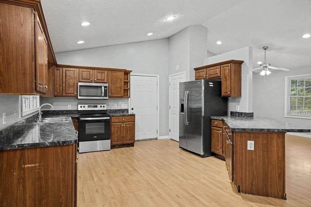 3 bedroom, 2 bathroom, 1,677 sq ft single family residence for sale at 413 Old Newnan Road, Carrollton, GA 30117 — photo 7