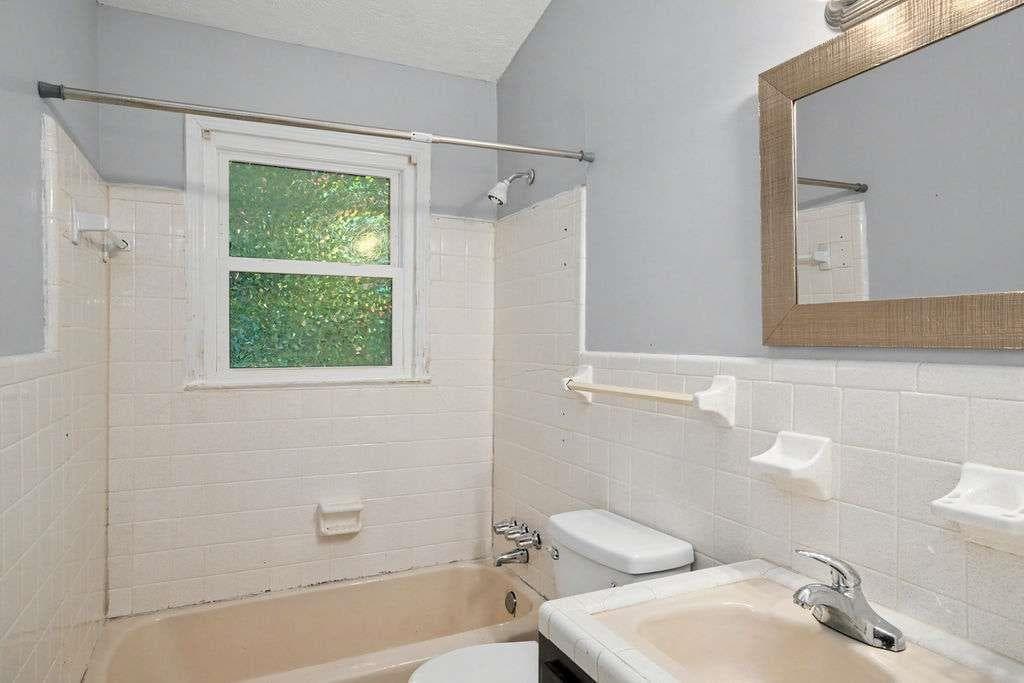 3 bedroom, 2 bathroom, 1,677 sq ft single family residence for sale at 413 Old Newnan Road, Carrollton, GA 30117 — photo 8