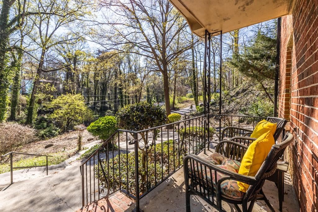2 bedroom, 1 bathroom, 900 sq ft duplex for rent at 1570 Spring Lane A, Atlanta, GA 30314 for $1,500 a month — photo 2