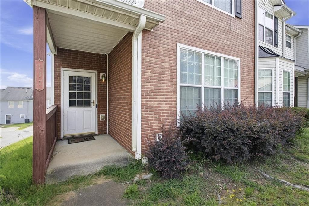 3 bedroom, 3 bathroom, 1,440 sq ft townhouse for sale at 117 Hawkeye Lane GA30, Conyers, GA 30012 — photo 2