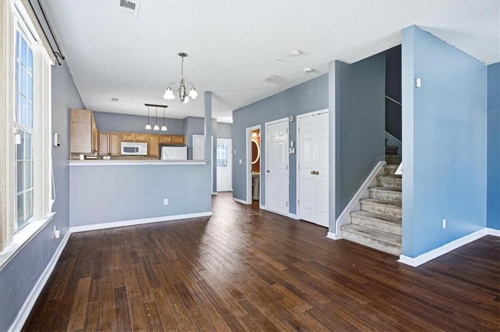 3 bedroom, 3 bathroom, 1,440 sq ft townhouse for sale at 117 Hawkeye Lane GA30, Conyers, GA 30012 — photo 3