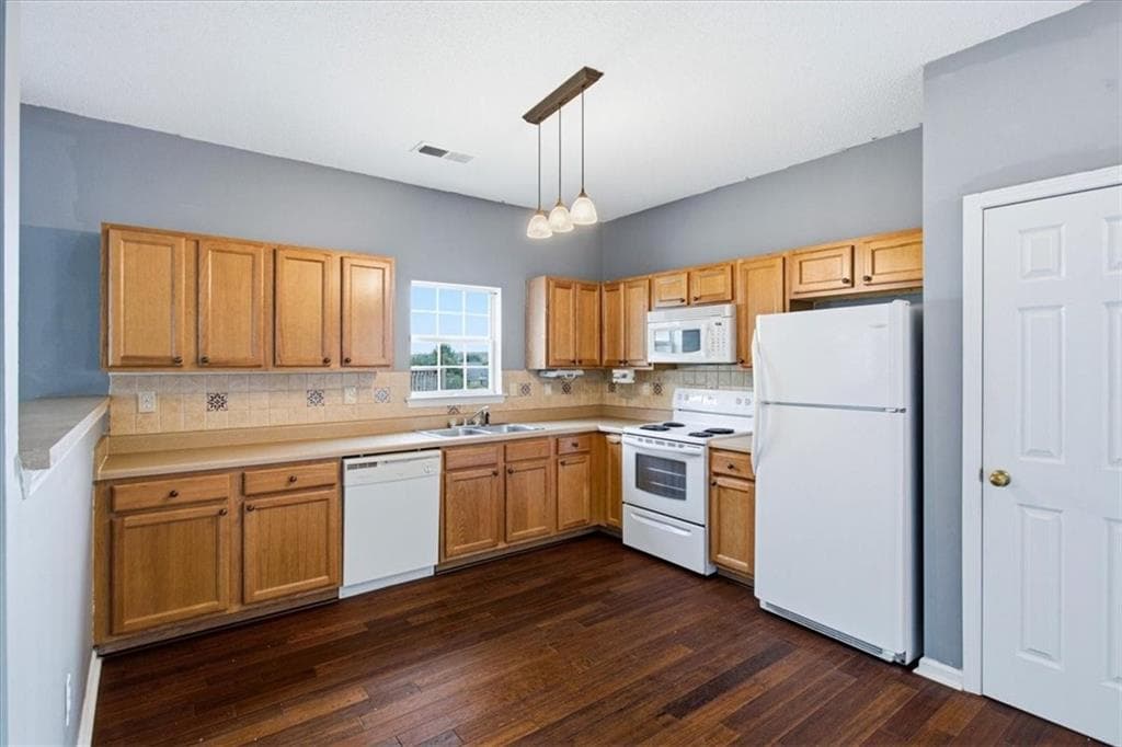 3 bedroom, 3 bathroom, 1,440 sq ft townhouse for sale at 117 Hawkeye Lane GA30, Conyers, GA 30012 — photo 6