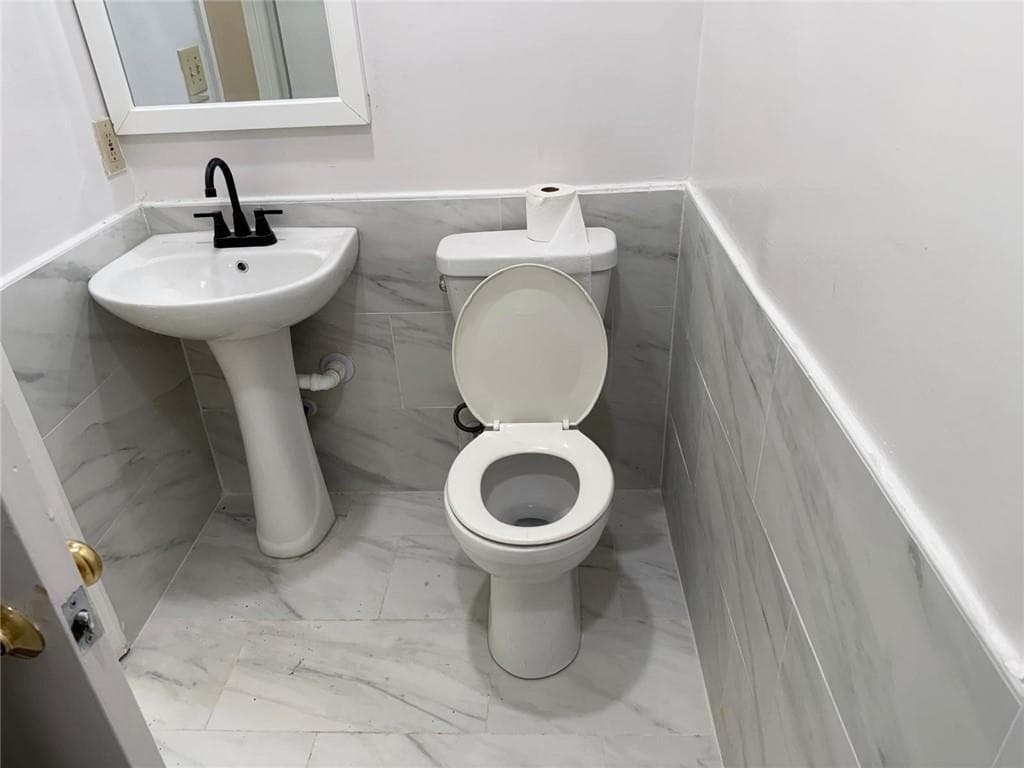 3 bedroom, 2 bathroom, 1,044 sq ft single family residence for sale at 495 Inland Way, Lilburn, GA 30047 — photo 6