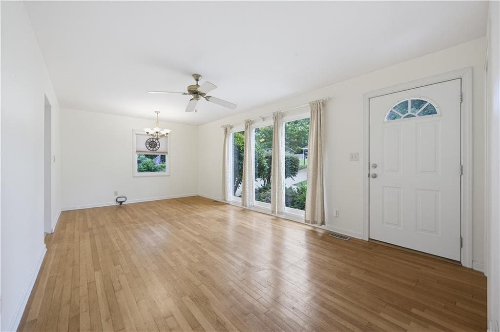 2 bedroom, 1 bathroom, 950 sq ft single family residence under contract at 3119 Brook Drive, Decatur, GA 30033 — photo 4