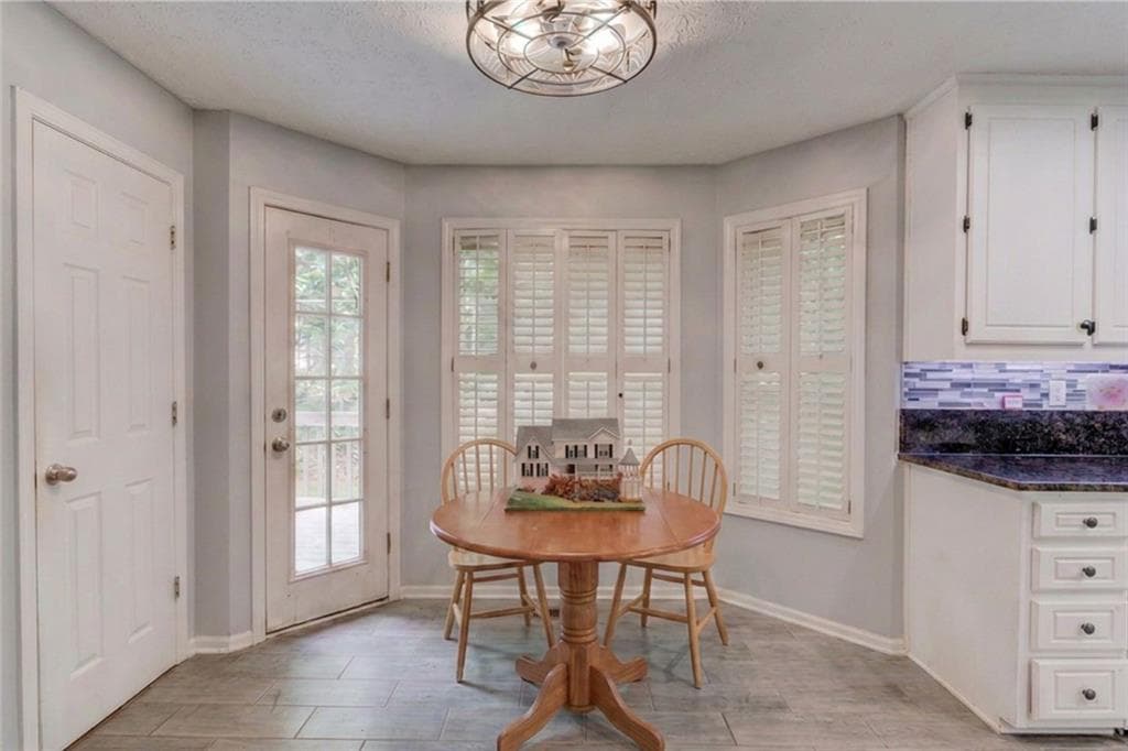 4 bedroom, 3 bathroom, 1,864 sq ft single family residence under contract at 995 Thornwood Lane, Dacula, GA 30019 — photo 5