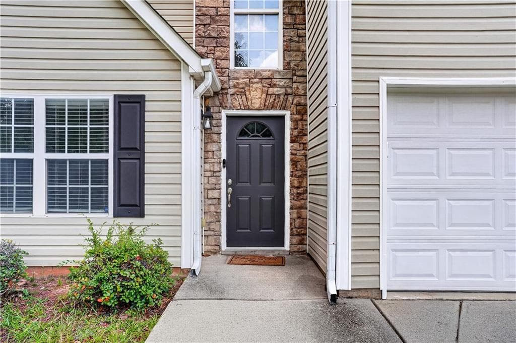 3 bedroom, 3 bathroom, 2,023 sq ft single family residence for rent at 325 Shadowbrooke Circle, Loganville, GA 30052 for $2,155 a month — photo 3
