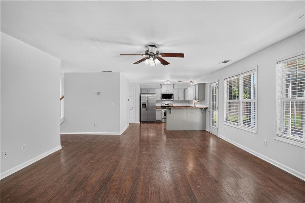 3 bedroom, 3 bathroom, 2,023 sq ft single family residence for rent at 325 Shadowbrooke Circle, Loganville, GA 30052 for $2,155 a month — photo 6