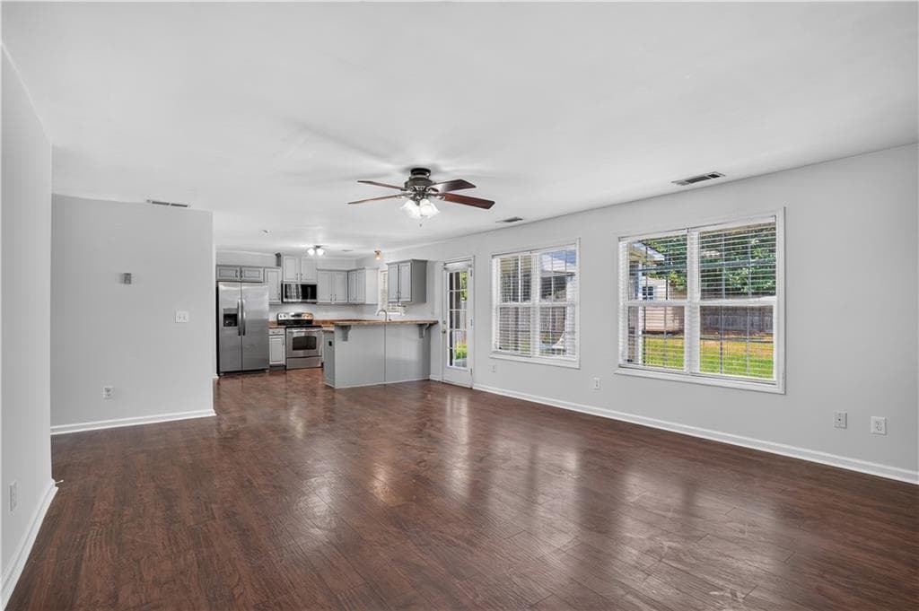 3 bedroom, 3 bathroom, 2,023 sq ft single family residence for rent at 325 Shadowbrooke Circle, Loganville, GA 30052 for $2,155 a month — photo 7
