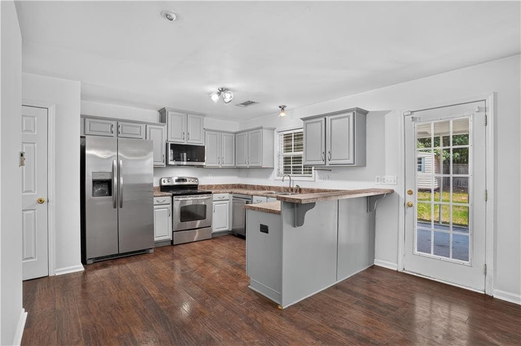 3 bedroom, 3 bathroom, 2,023 sq ft single family residence for rent at 325 Shadowbrooke Circle, Loganville, GA 30052 for $2,155 a month — photo 8