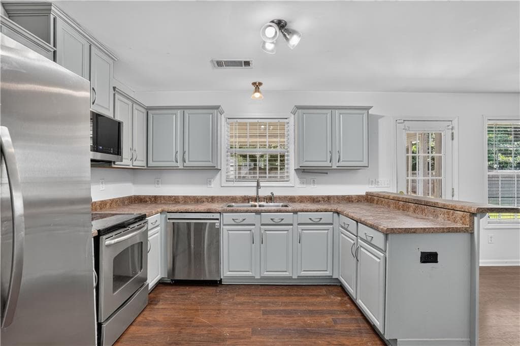 3 bedroom, 3 bathroom, 2,023 sq ft single family residence for rent at 325 Shadowbrooke Circle, Loganville, GA 30052 for $2,155 a month — photo 9