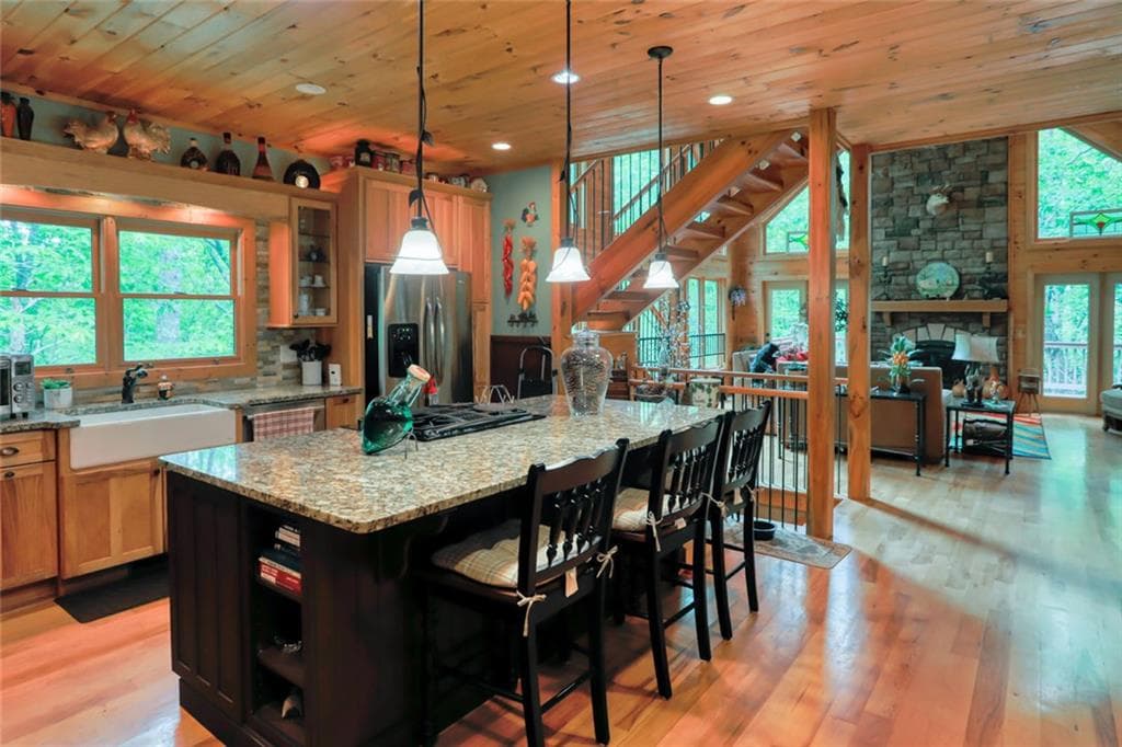 2 bedroom, 2 bathroom, 3,286 sq ft single family residence for sale at 73 Brentwood Court, Sautee Nacoochee, GA 30571 — photo 4