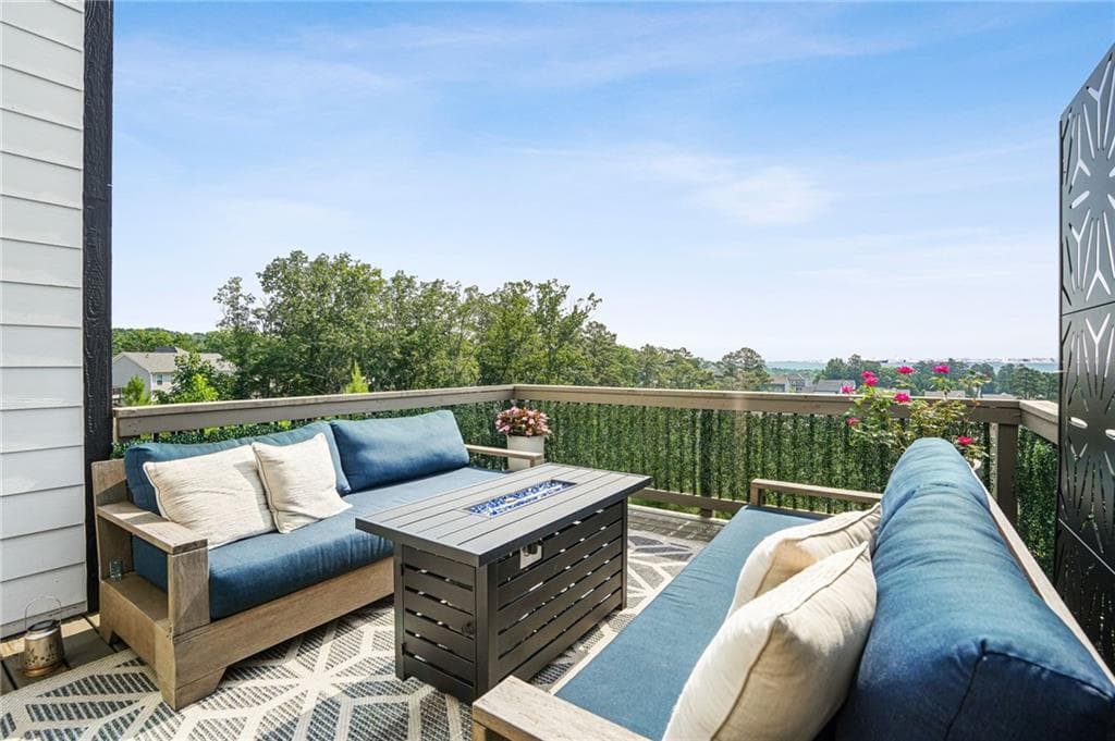 5 bedroom, 4 bathroom, 2,559 sq ft single family residence for sale at 169 Greenbrier Way, Canton, GA 30114 — photo 4
