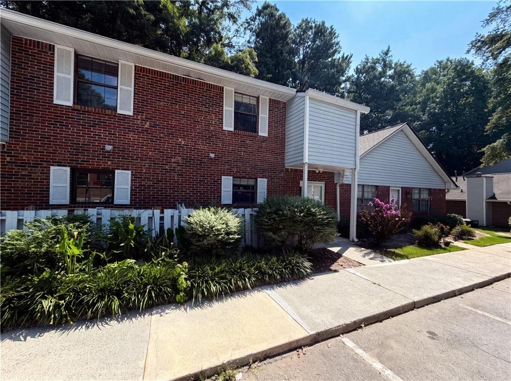 2 bedroom, 3 bathroom, 1,344 sq ft condominium for sale at 5935 Wintergreen Road, Norcross, GA 30093 — photo 5