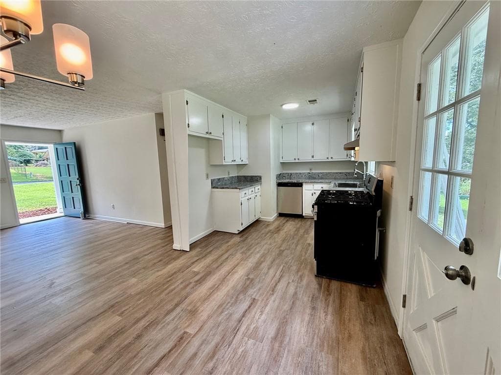 4 bedroom, 2 bathroom, 1,456 sq ft single family residence for sale at 3165 Delhi Drive, Powder Springs, GA 30127 — photo 6