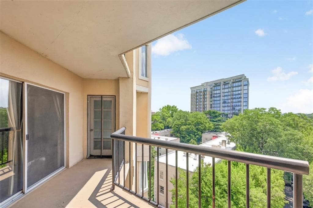 2 bedroom, 2 bathroom, 1,200 sq ft condominium for sale at 1 Biscayne Drive 703, Atlanta, GA 30309 — photo 5