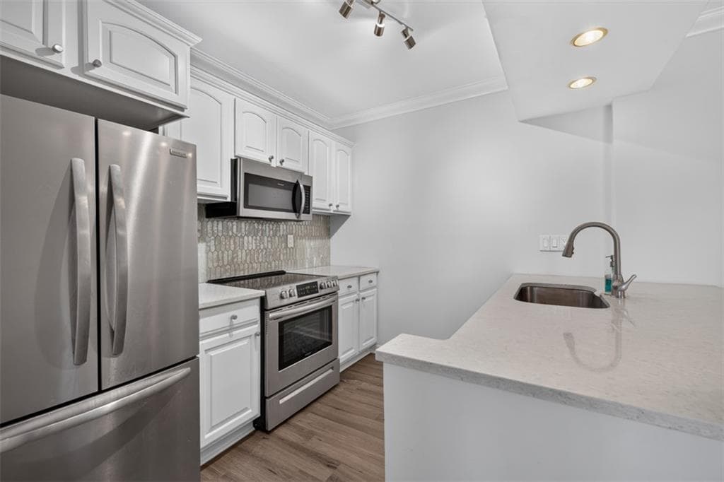 2 bedroom, 2 bathroom, 1,200 sq ft condominium for sale at 1 Biscayne Drive 703, Atlanta, GA 30309 — photo 6